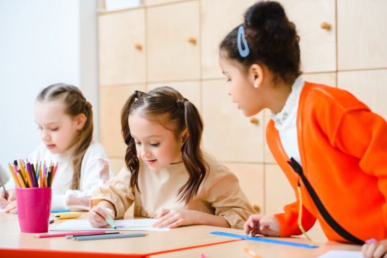 Niños en edad escolar: 4 normas que no debes saltarte en su educación.