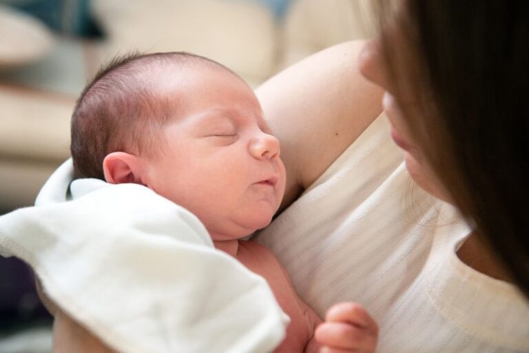 Padres primerizos: 4 tácticas probadas para triunfar